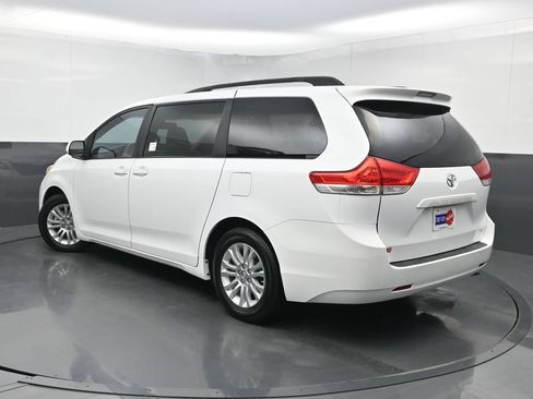 Used 2013 Toyota Sienna XLE FWD image 19