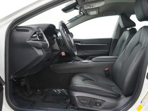 Used 2022 Toyota Camry SE FWD image 17