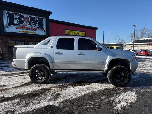 Used 2013 Chevrolet Avalanche LT image 9