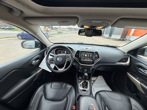 Used 2017 Jeep Cherokee Limited AWD/4WD image 18