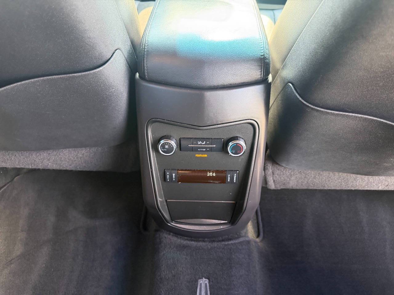 Used 2015 Lincoln MKT AWD image 40
