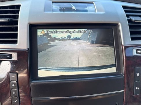 Used 2011 Cadillac Escalade 4WD Hybrid image 10