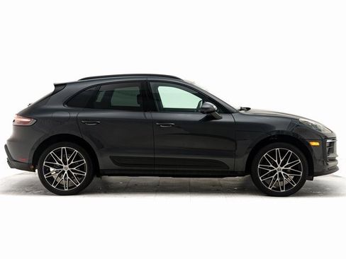 Used 2025 Porsche Macan image 32