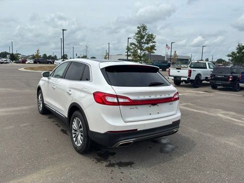 Used 2017 Lincoln MKX Select w/ Select Plus Package AWD/4WD image 4