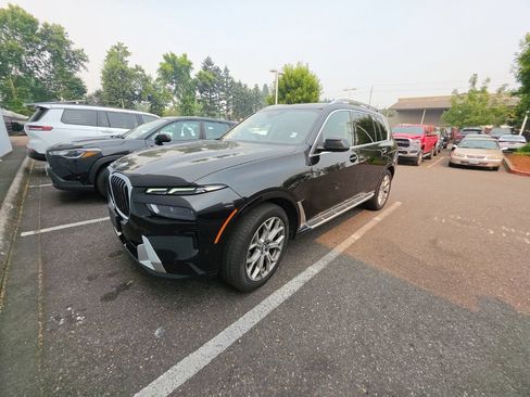 Used 2025 BMW X7 xDrive40i w/ Premium Package AWD/4WD image 2
