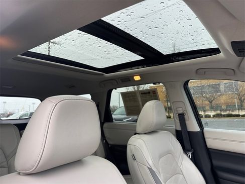 Used 2022 Nissan Pathfinder Platinum w/ Cargo Package image 19