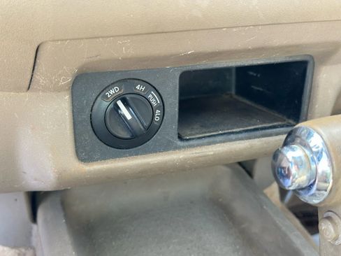 Used 2005 Nissan Frontier SE image 13