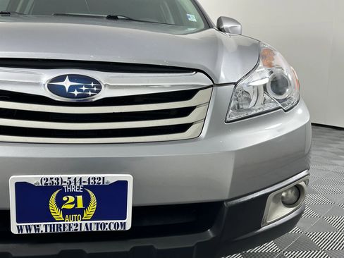 Used 2010 Subaru Outback 2.5i Premium image 5
