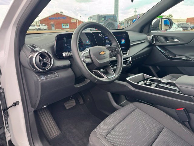 Used 2026 Chevrolet Equinox LT AWD/4WD image 17