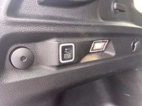 Certified 2023 Jeep Grand Cherokee L Laredo image 11