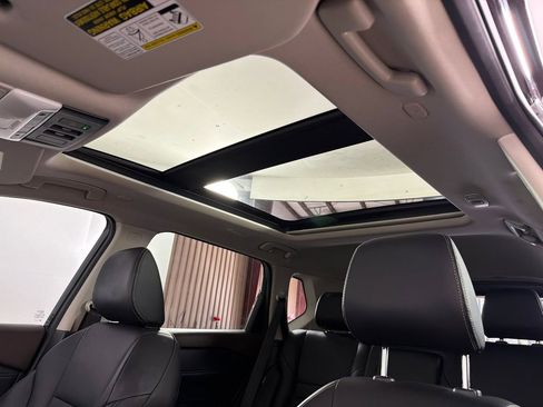 Used 2023 Nissan Rogue SL FWD image 2