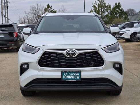 Used 2023 Toyota Highlander XLE image 2