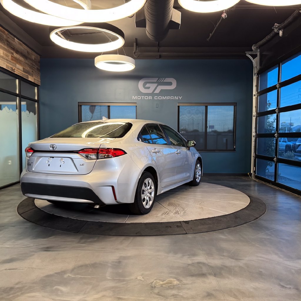 Used 2020 Toyota Corolla LE FWD image 3