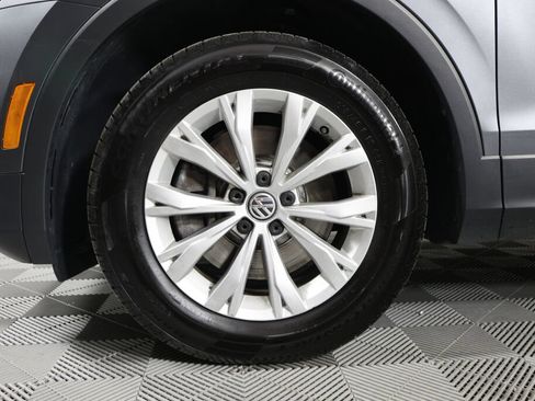 Used 2018 Volkswagen Tiguan SE AWD/4WD image 9