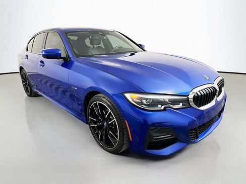Used 2022 BMW 330e w/ M Sport Package RWD image 3
