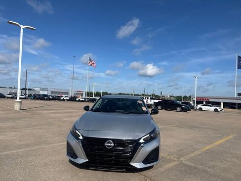 Certified 2025 Nissan Altima 2.5 SV FWD image 5