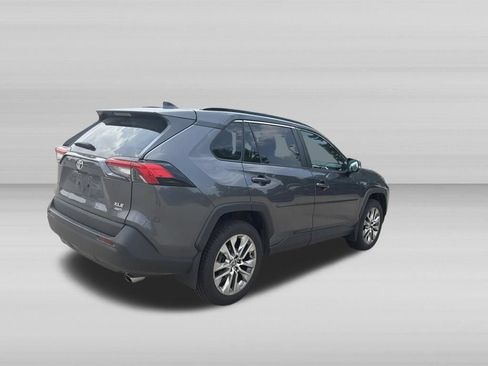 Used 2021 Toyota RAV4 XLE Premium AWD/4WD image 4