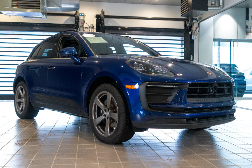 Certified 2025 Porsche Macan AWD/4WD image 7