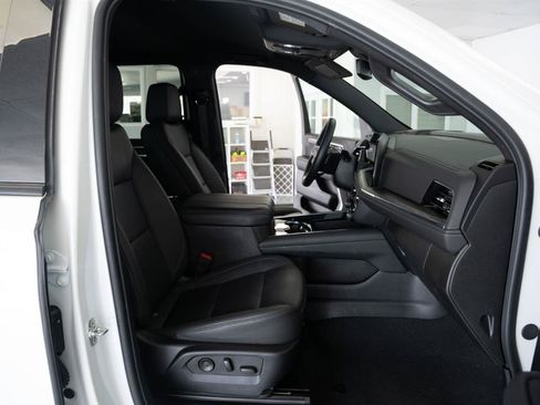 Used 2025 Chevrolet Suburban Z71 AWD/4WD image 14