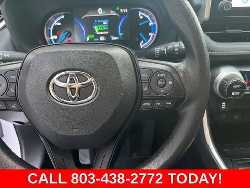 Used 2025 Toyota RAV4 XLE AWD/4WD image 17