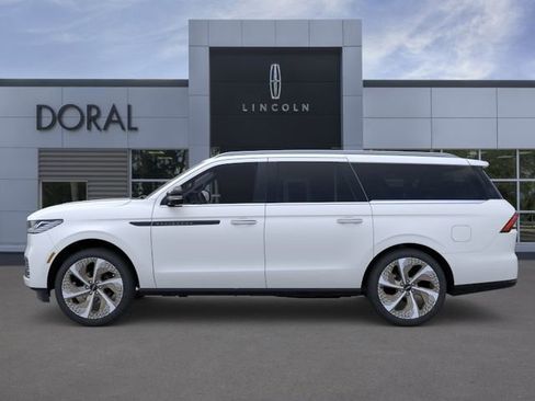New 2026 Lincoln Navigator L Black Label AWD/4WD image 3