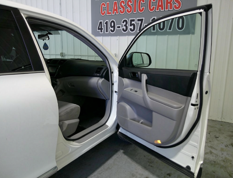 Used 2013 Toyota Highlander Plus FWD image 35