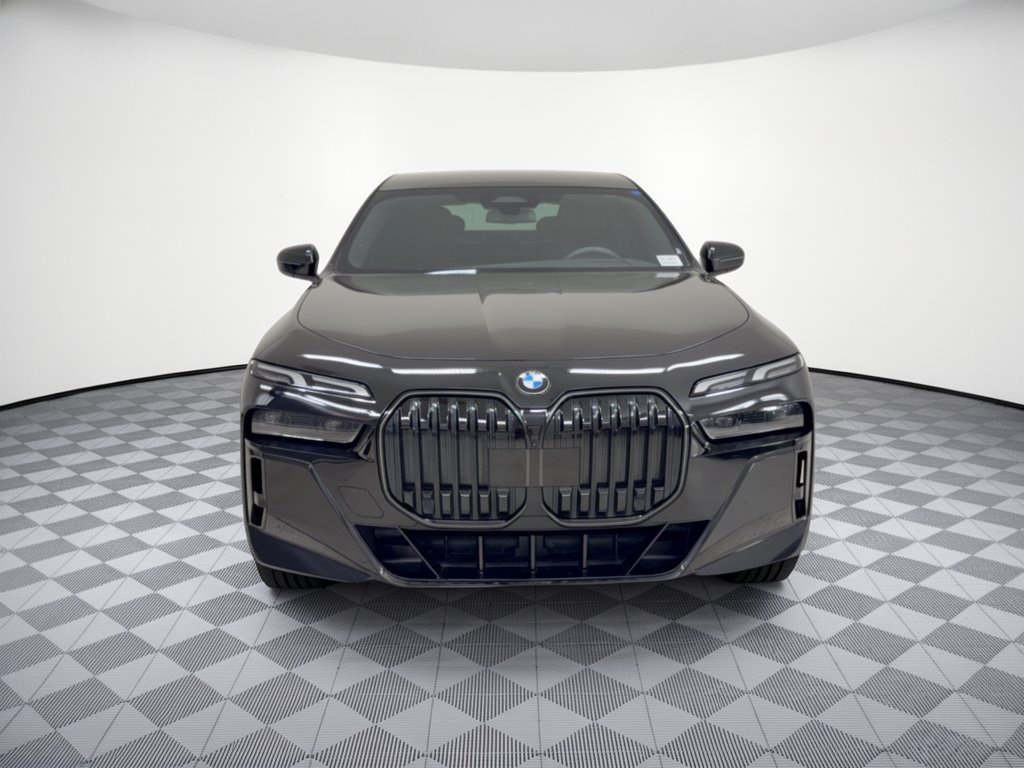 Used 2025 BMW 740i w/ Premium Package RWD image 6