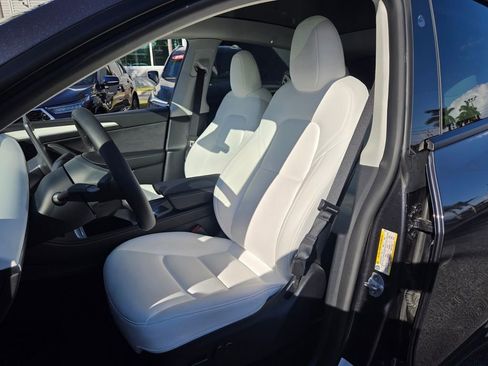 Used 2024 Tesla Model Y Long Range image 10