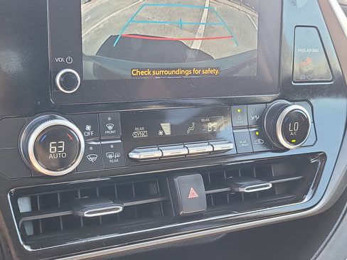 Used 2023 Toyota Highlander LE image 27