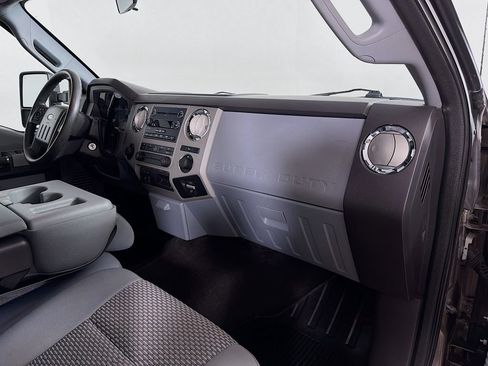 Used 2015 Ford F250 XLT w/ XLT Interior Package AWD/4WD image 24
