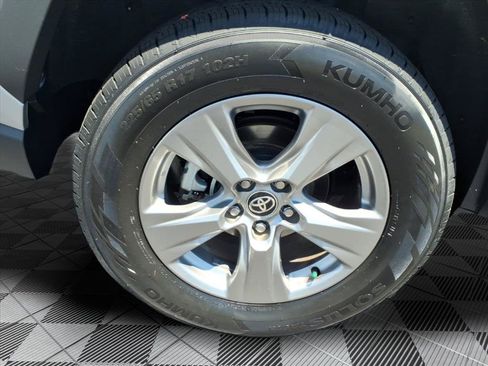 Used 2024 Toyota RAV4 XLE FWD image 29