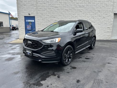 Certified 2022 Ford Edge SE w/ Black Appearance Package image 3