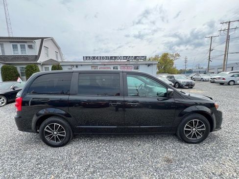 Used 2018 Dodge Grand Caravan SE FWD image 4