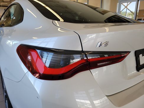 Used 2023 BMW i4 eDrive40 w/ Premium Package RWD image 11