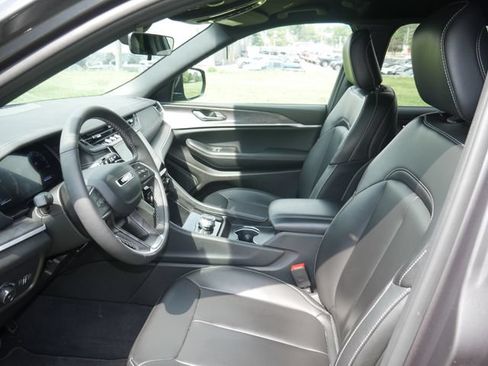 Used 2025 Jeep Grand Cherokee L Limited w/ Black Appearance Package AWD/4WD image 2