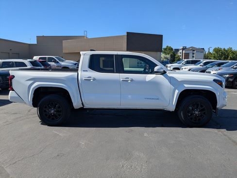 Used 2025 Toyota Tacoma SR5 AWD/4WD image 2