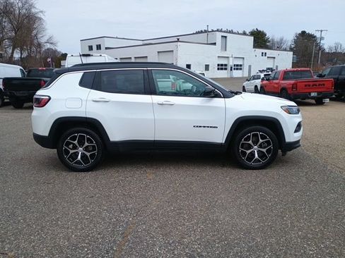 Used 2024 Jeep Compass Limited AWD/4WD image 6
