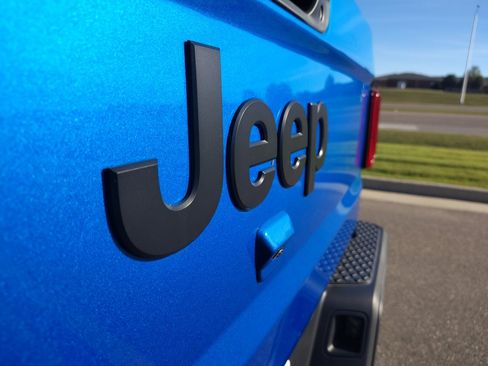 New 2025 Jeep Gladiator Sport w/ Premium Package image 6