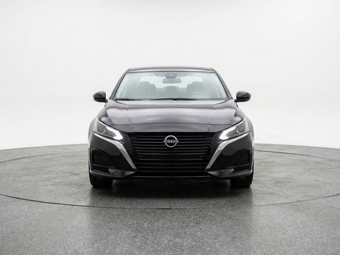 Used 2025 Nissan Altima 2.5 SV image 2