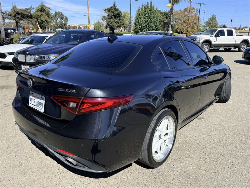 Used 2018 Alfa Romeo Giulia AWD image 7