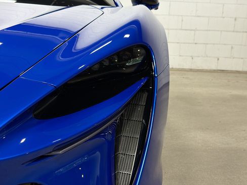 Used 2024 McLaren Artura RWD image 10