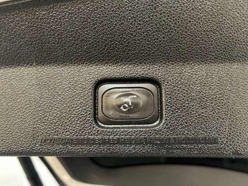 Used 2017 Ford Explorer XLT w/ Equipment Group 202A image 13