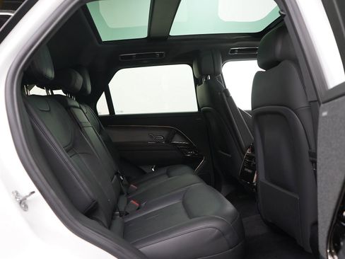 Used 2025 Land Rover Range Rover Sport SE AWD/4WD image 12