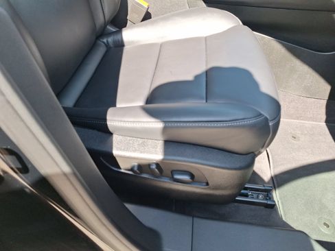 Used 2023 Cadillac XT4 Premium Luxury FWD image 33