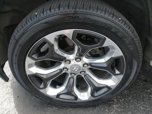 Used 2022 RAM 1500 Limited AWD/4WD image 10