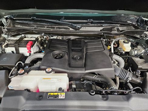 Used 2025 Toyota Tundra Limited AWD/4WD image 19