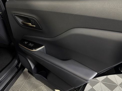 Used 2025 Toyota Crown XLE image 29