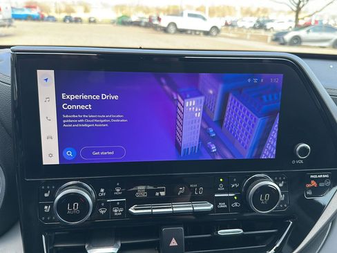 Used 2024 Toyota Highlander Limited image 30