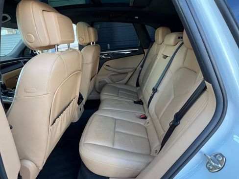Used 2018 Porsche Macan suv image 12