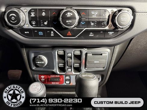 Used 2025 Jeep Wrangler Unlimited Rubicon 4xe w/ Convenience Group AWD/4WD image 22